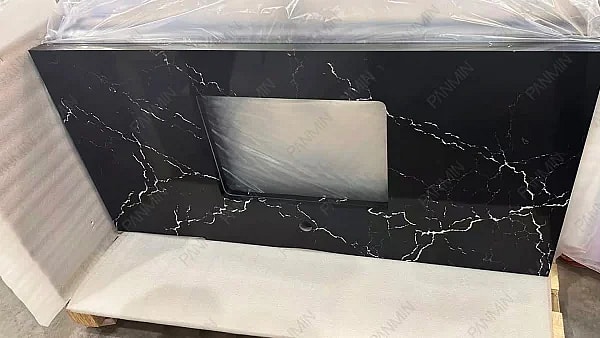 Superficie de cuarzo modelo PMC2125GJ para proyecto comercial, fabricada en Camboya