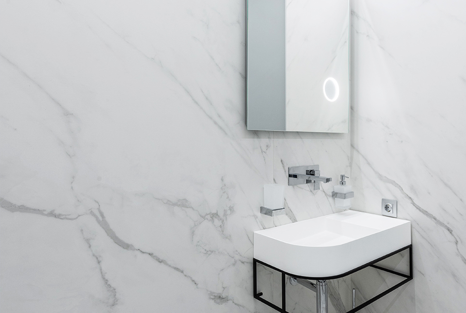 Creamy White Quartz Shower Walls with Gray Veins